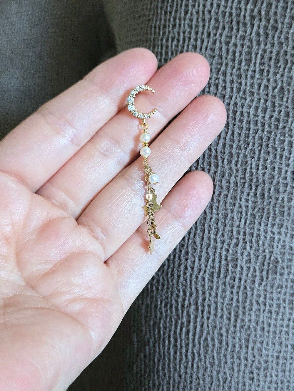 La Meno Moon🌙 and Star⭐ Dangle Earrings - Picture 11 of 14